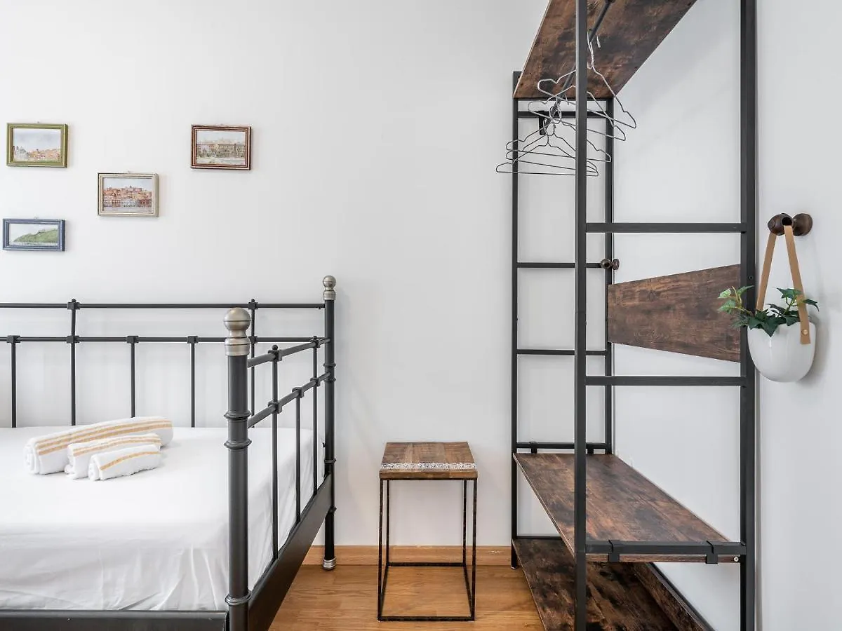 Apartment On Shopping Street カリアリ