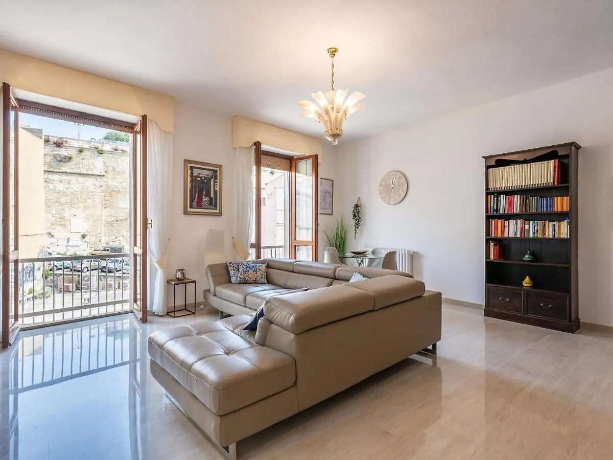 Apartment On Shopping Street カリアリ