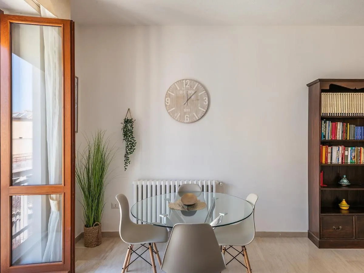 Apartment On Shopping Street カリアリ