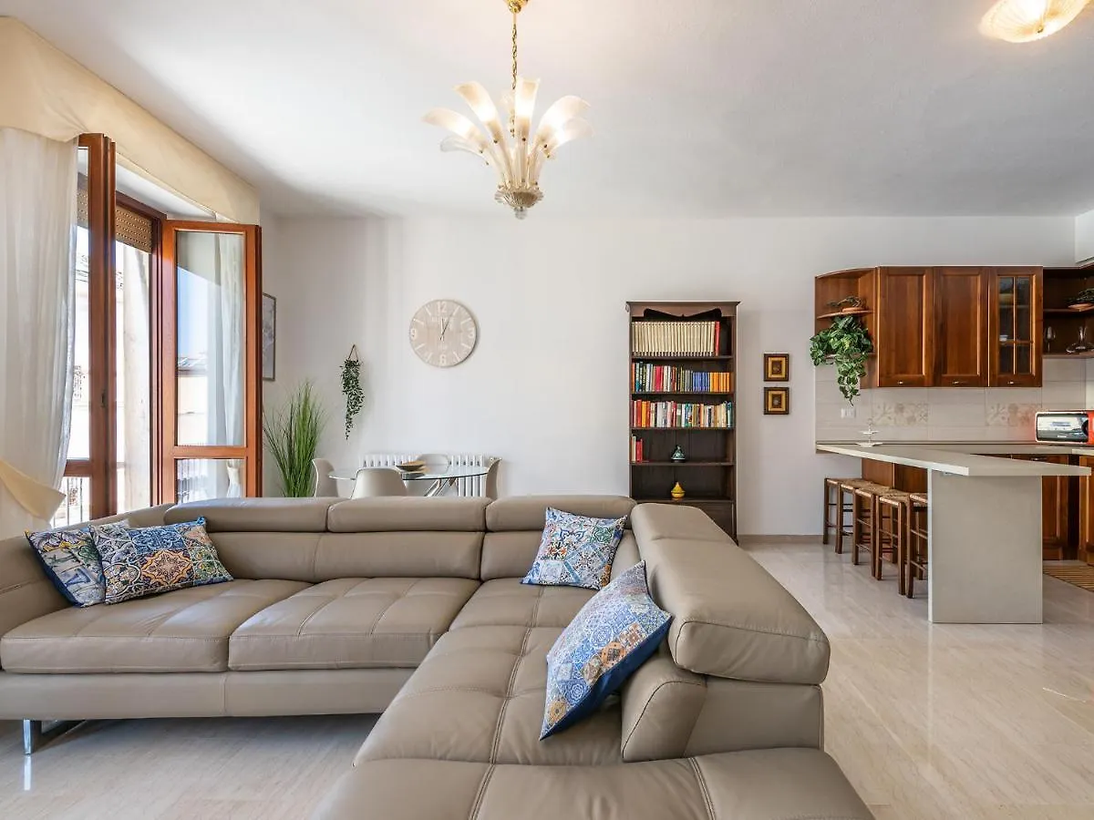 Apartment On Shopping Street カリアリ